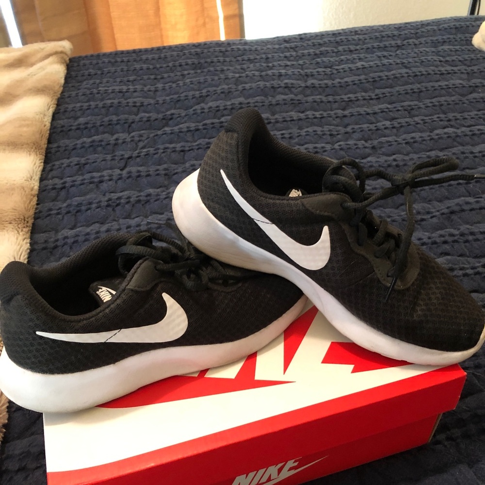 EUC Nike air